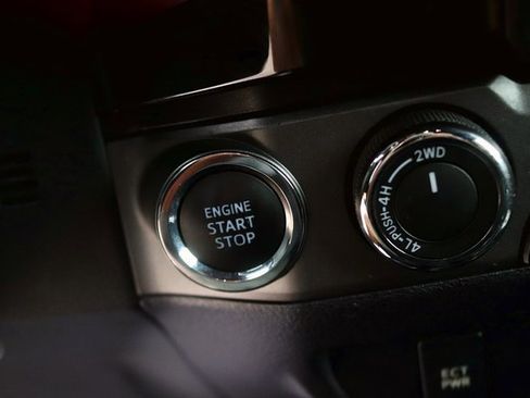 Used 2016 Toyota Tacoma TRD Off-Road image 19