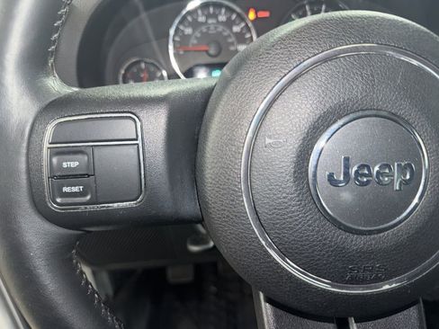 Used 2012 Jeep Wrangler Unlimited Sahara image 42