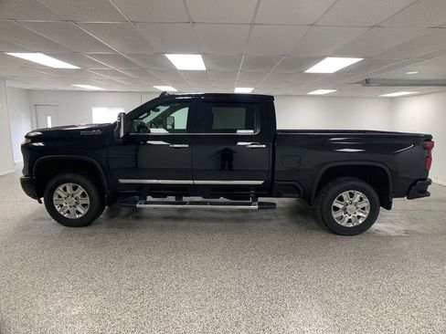 Used 2024 Chevrolet Silverado 2500 High Country w/ Technology Package AWD/4WD image 5