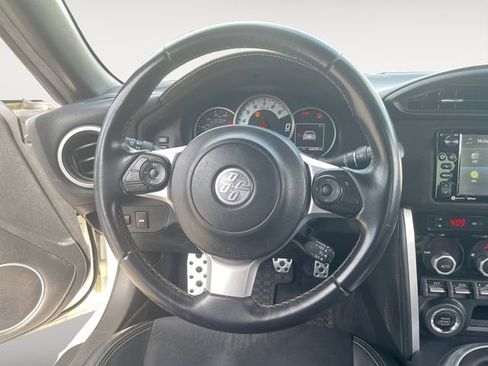 Used 2018 Toyota 86 RWD image 12