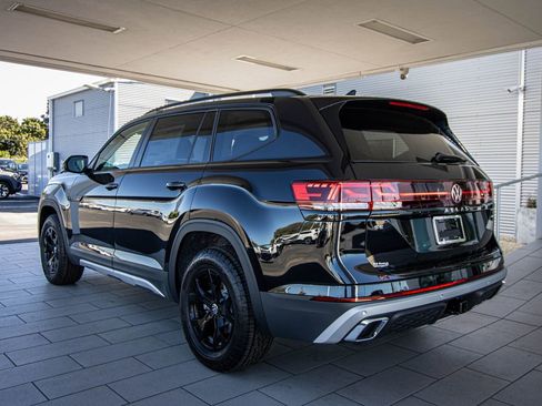 New 2026 Volkswagen Atlas Peak Edition image 15
