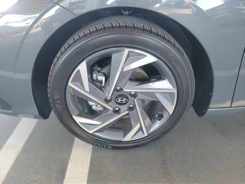 Certified 2025 Hyundai Elantra Sport FWD image 31