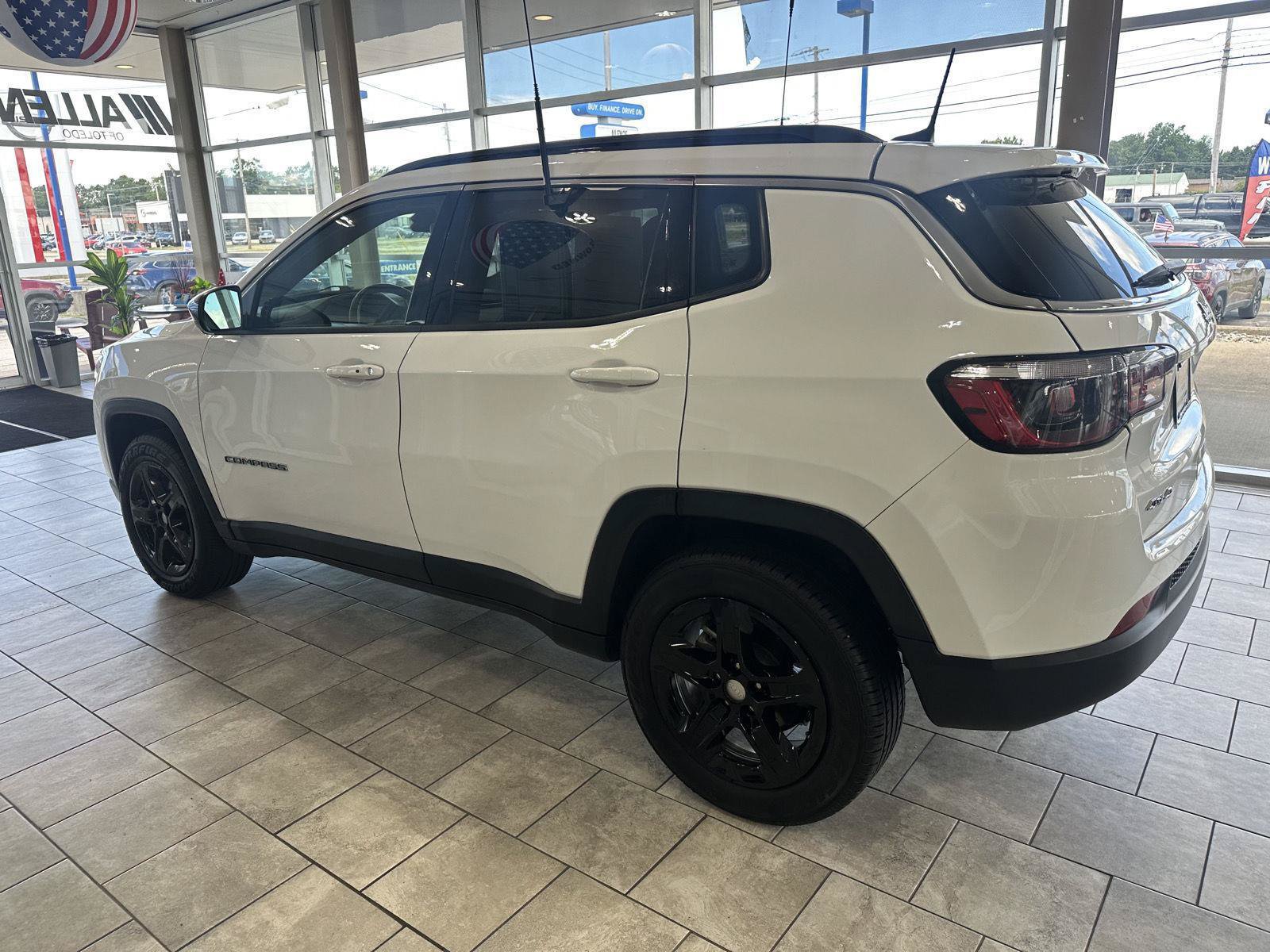 Used 2023 Jeep Compass Latitude AWD/4WD image 7