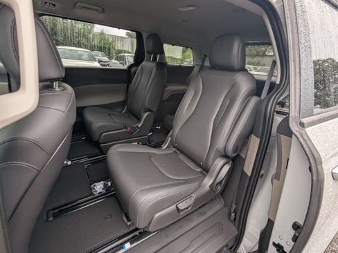 New 2027 Kia Carnival EX FWD image 15