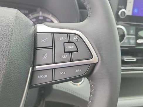 Used 2023 Toyota Highlander LE image 26
