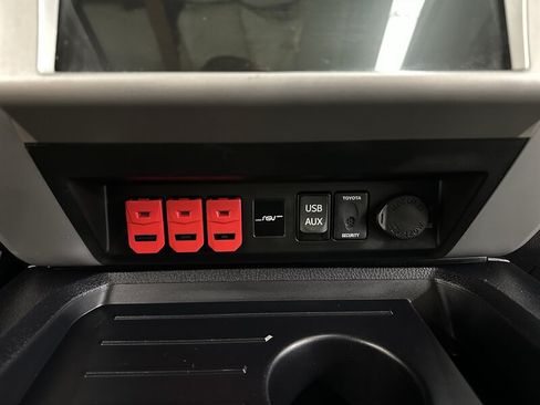 Used 2017 Toyota Tundra Platinum AWD/4WD image 34
