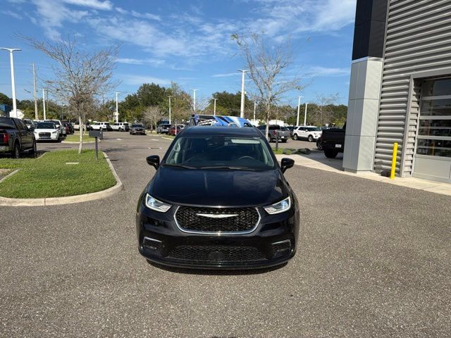 Used 2024 Chrysler Pacifica Touring-L FWD image 15