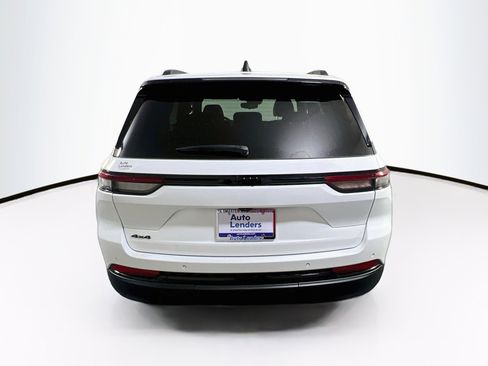 Used 2023 Jeep Grand Cherokee Altitude AWD/4WD image 6