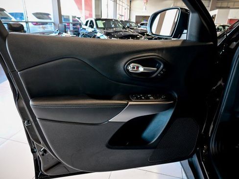 Used 2022 Jeep Cherokee Limited w/ Mopar Interior Package image 16