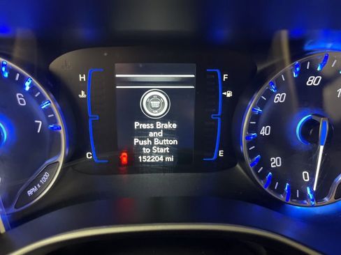 Used 2020 Chrysler Pacifica Touring-L FWD image 3