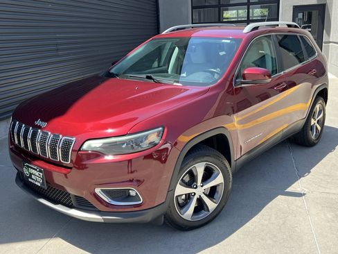 Used 2019 Jeep Cherokee Limited AWD/4WD image 2