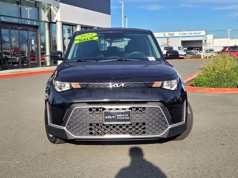 Used 2023 Kia Soul LX image 2