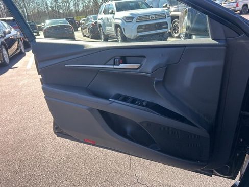Used 2025 Toyota Camry SE image 27