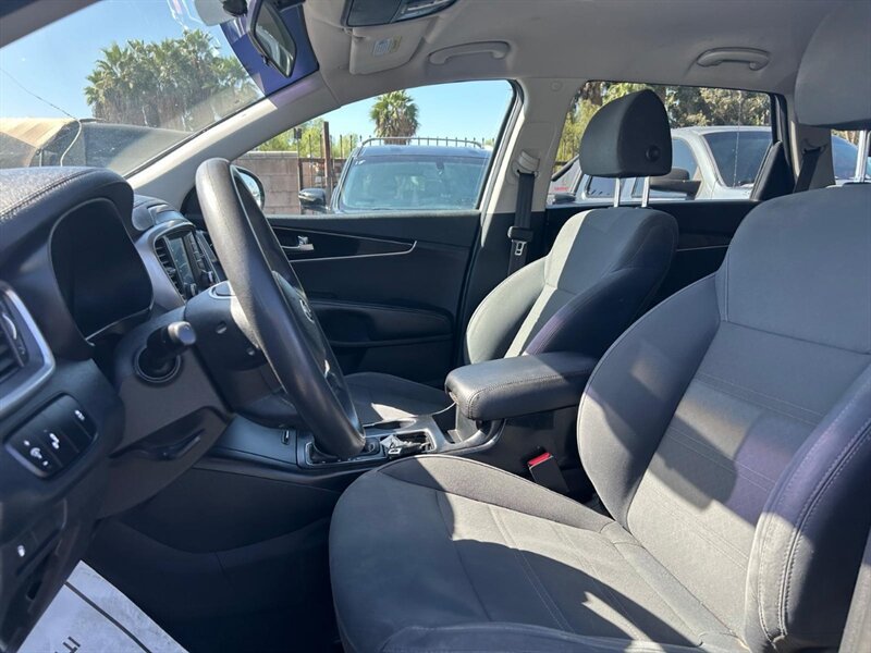 Used 2019 Kia Sorento AWD V6 image 15