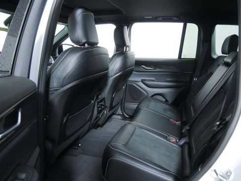Used 2024 Jeep Grand Cherokee Altitude AWD/4WD image 9