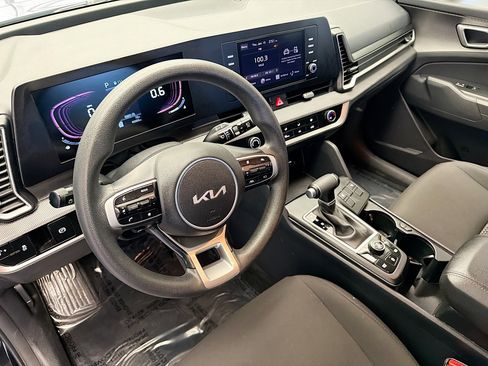 Used 2024 Kia Sportage LX image 7