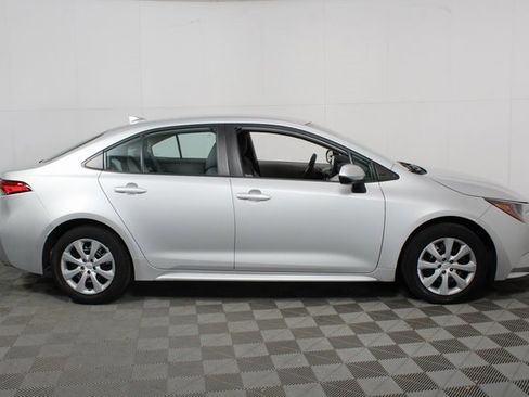 Used 2022 Toyota Corolla LE image 8