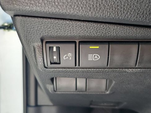 Used 2025 Toyota Corolla Cross XLE FWD image 30