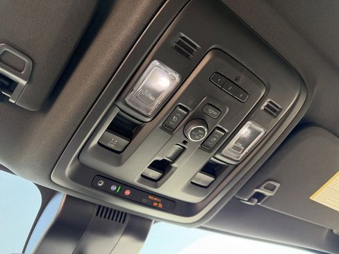 Used 2024 Chevrolet Tahoe Premier w/ Premium Package image 19