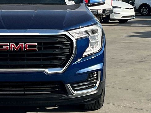 Used 2022 GMC Terrain SLE image 12