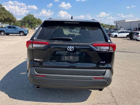 Used 2025 Toyota RAV4 XLE FWD image 5