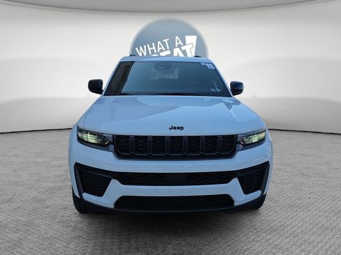 New 2026 Jeep Grand Cherokee 4WD image 9