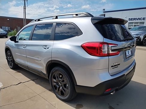 Used 2025 Subaru Ascent Bronze Edition image 10