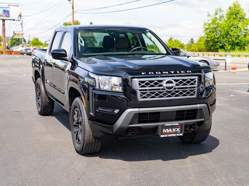 Used 2022 Nissan Frontier SV AWD/4WD image 2