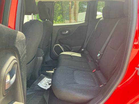 Used 2017 Jeep Renegade Latitude AWD/4WD image 14