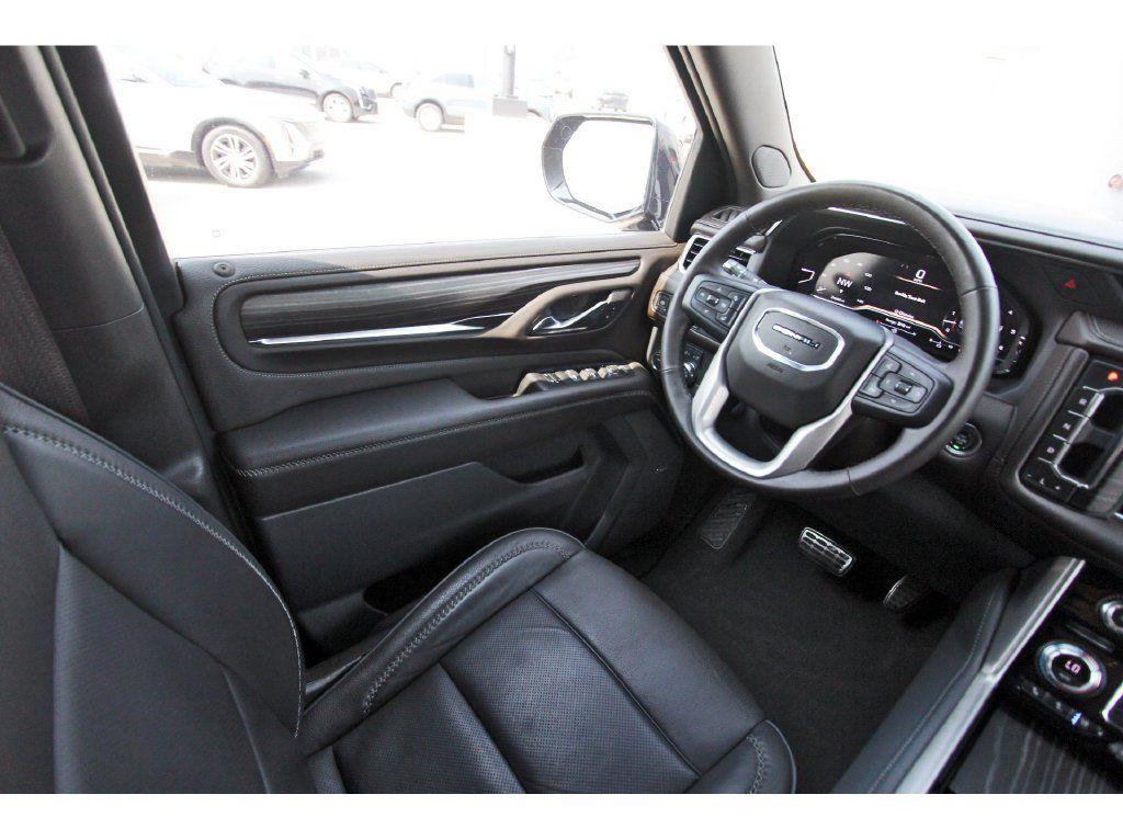 Used 2023 GMC Yukon Denali AWD/4WD image 8