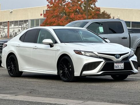 Used 2021 Toyota Camry XSE image 9