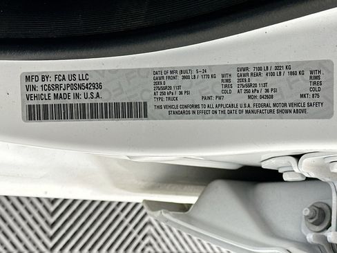 Used 2025 RAM 1500 Laramie image 12