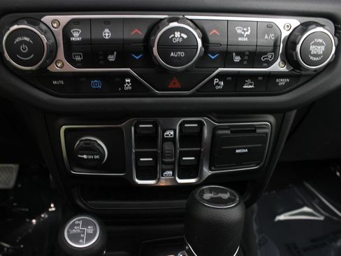 Used 2025 Jeep Wrangler Unlimited Sahara w/ Safety Group AWD/4WD image 6
