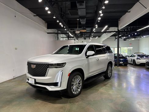 Used 2023 Cadillac Escalade Premium Luxury image 40