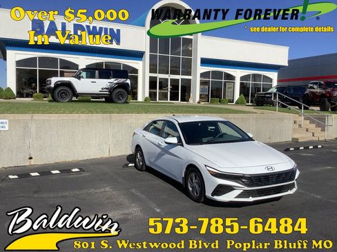 Used 2025 Hyundai Elantra SE FWD image 1