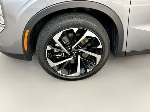 Used 2024 Mitsubishi Outlander SE image 11