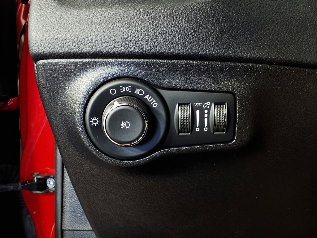 Used 2019 Jeep Compass Latitude FWD image 24
