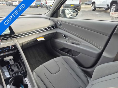 Used 2025 Hyundai Elantra SEL image 23