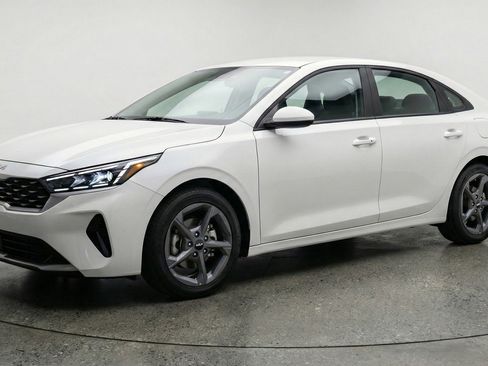 Used 2025 Kia K4 LXS image 3