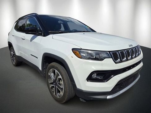 Used 2023 Jeep Compass Limited image 3