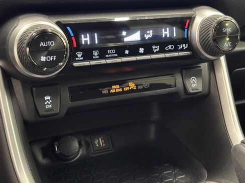 Used 2025 Toyota RAV4 XLE image 26