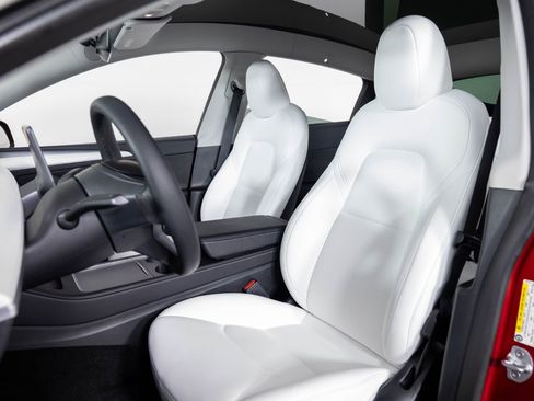 Used 2024 Tesla Model Y Long Range image 16