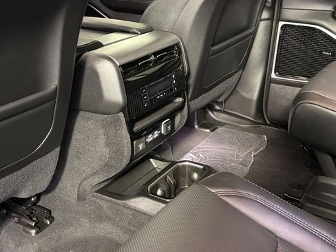 New 2026 Jeep Grand Wagoneer Limited AWD/4WD image 27