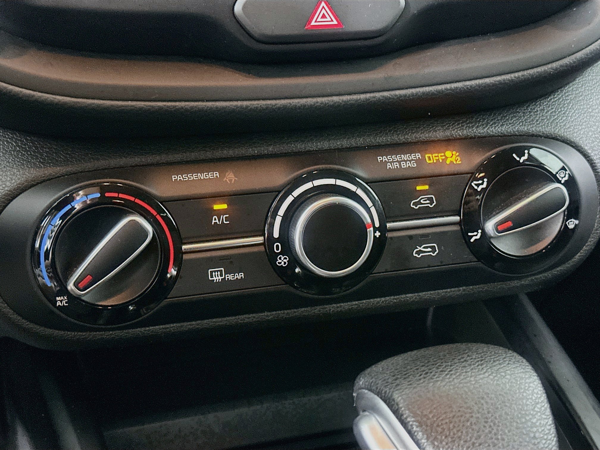 Used 2025 Kia Soul LX w/ LX Technology Package FWD image 23