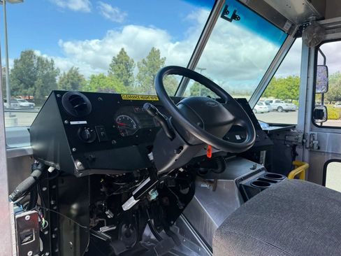 Used 2019 Ford E-450 and Econoline 450 Super Duty RWD image 12