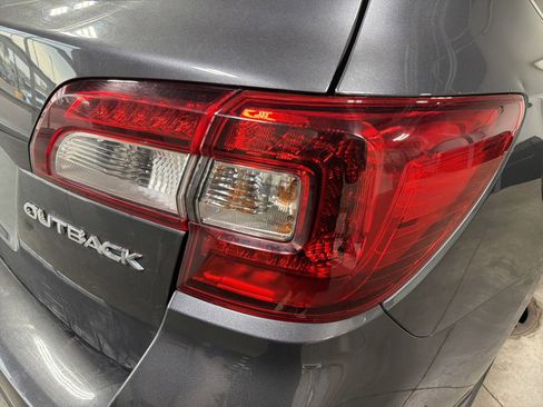 Used 2019 Subaru Outback 2.5i Premium AWD/4WD image 11