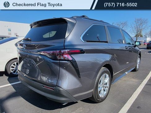 Used 2025 Toyota Sienna XLE w/ XLE Plus Package image 6