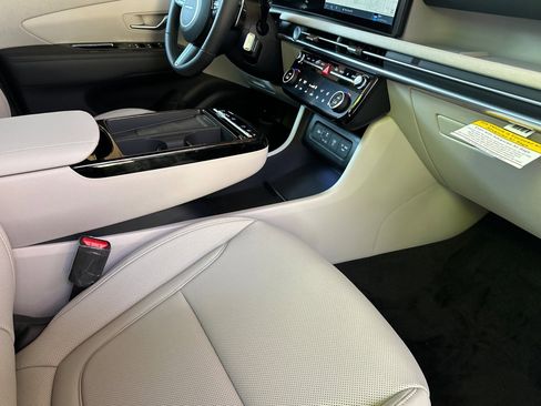 Used 2025 Hyundai Tucson Limited image 18