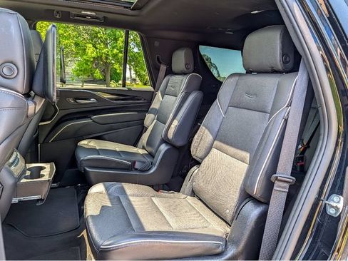 Used 2023 Cadillac Escalade Sport AWD/4WD image 33