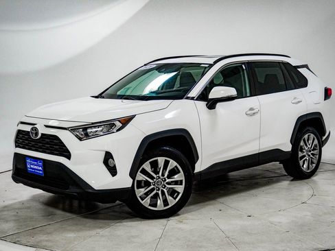 Used 2020 Toyota RAV4 XLE Premium image 1